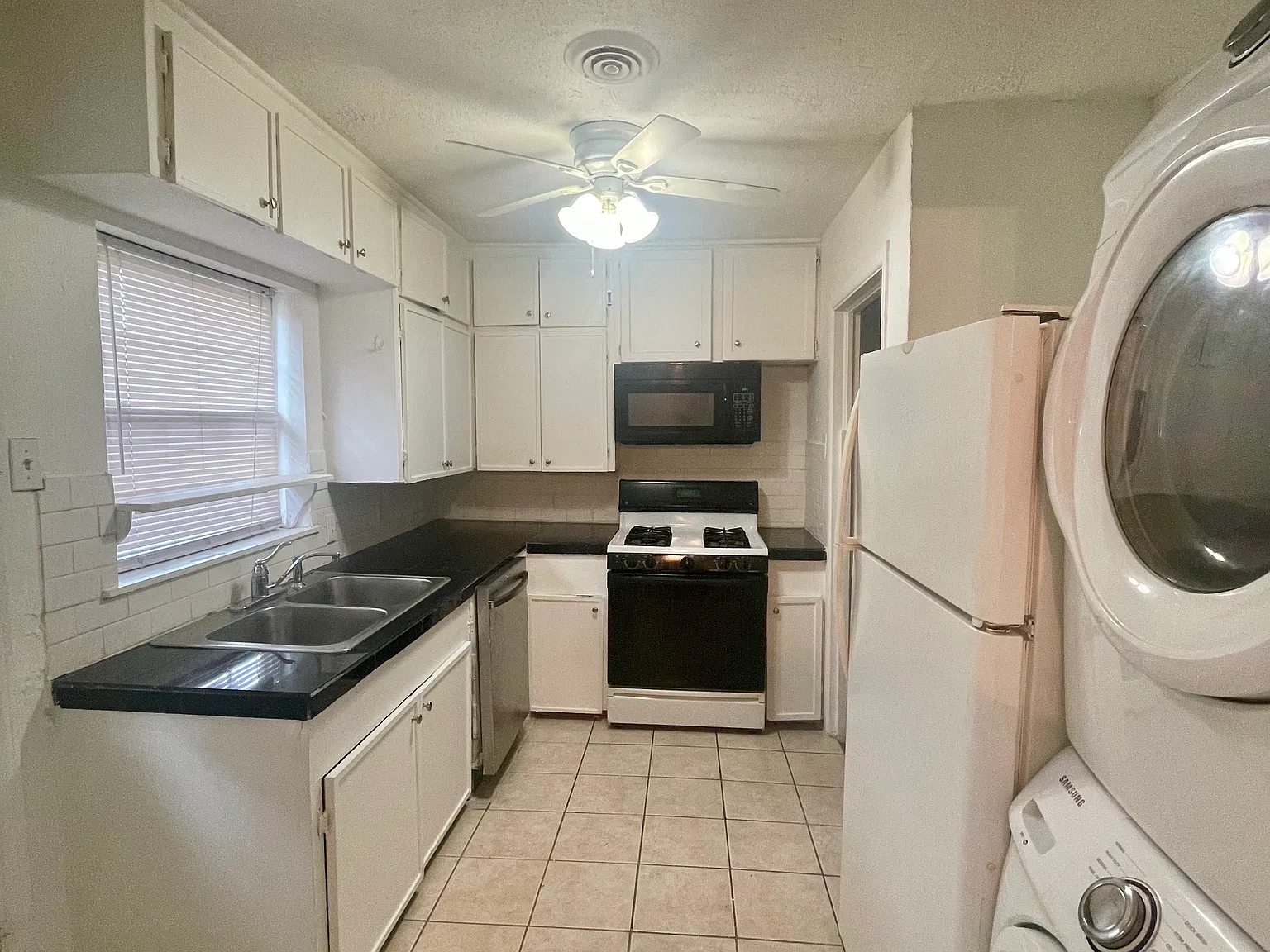 2 bed, 1000 sqft, $1,425 — Photo 4