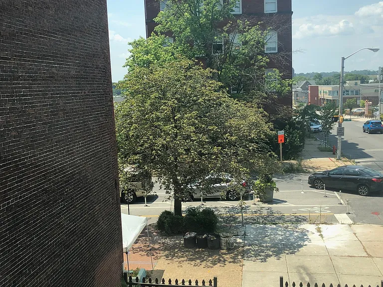 2325 Maryland Ave — Photo 9