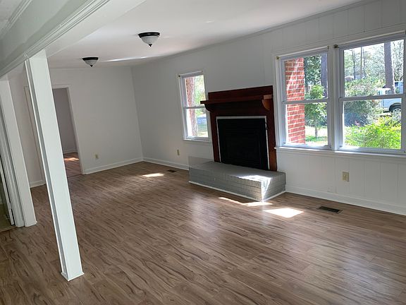 4th image of 2401 Withers St.