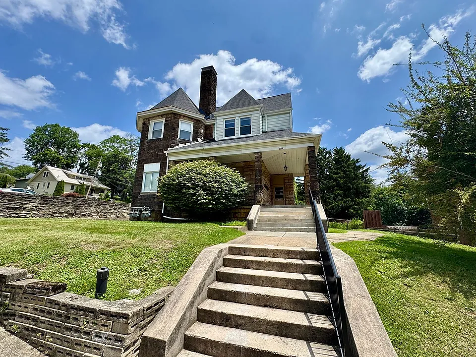 212 North Highland Avenue