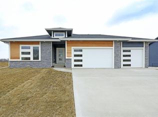 1021 Cardinal Dr, Polk City, IA 50226