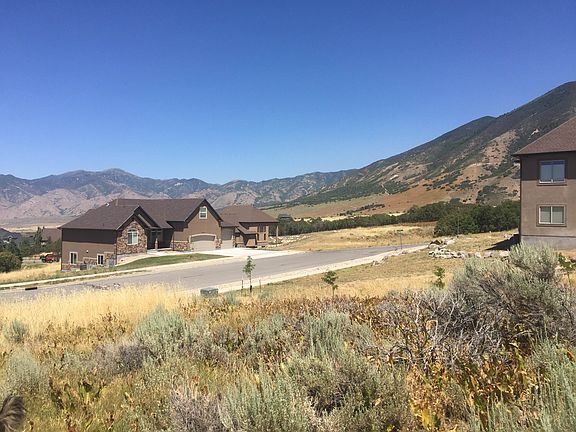 2nd image of 746 Oakridge Dr