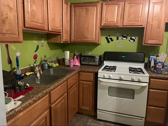 4th image of 4850 S Lake Park Ave APT 2203B