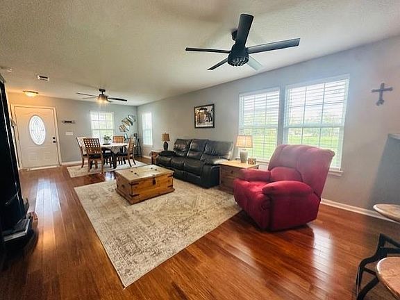 5th image of 804 E Columbus Drive