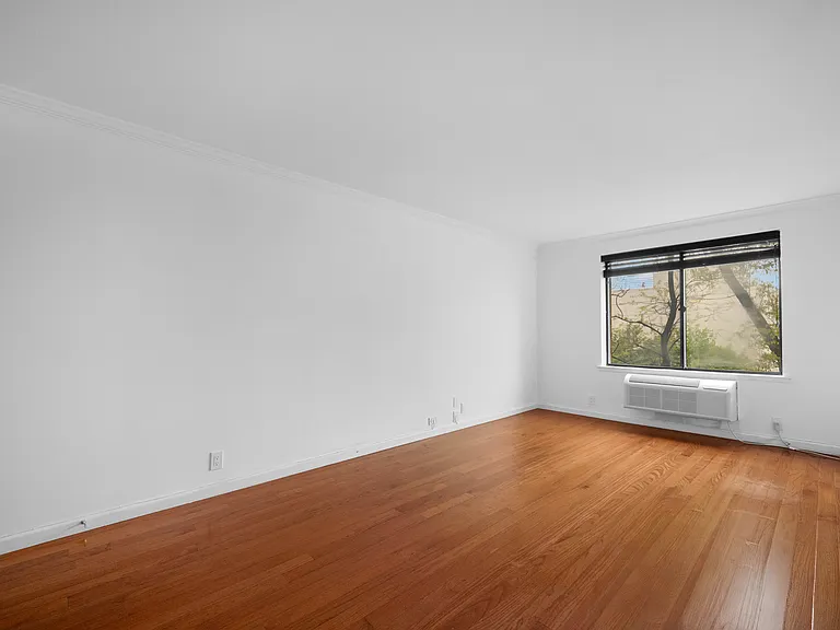141 Great Neck Rd #2G — Photo 27