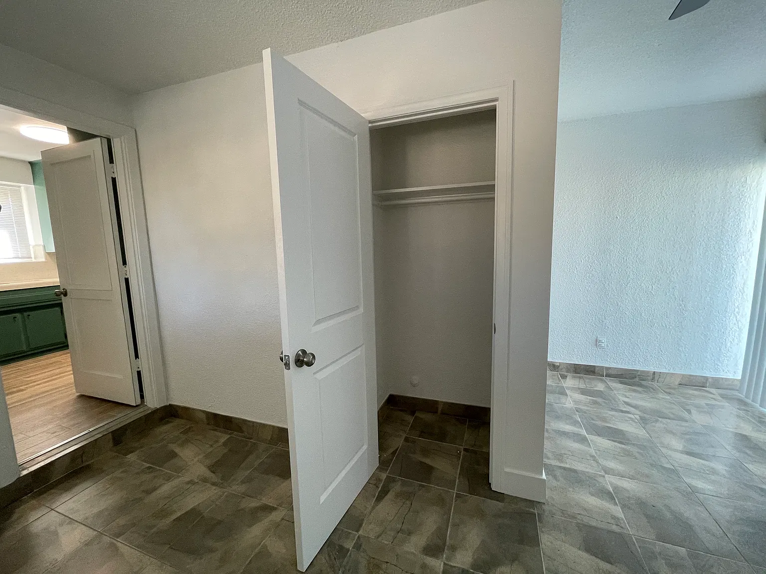2 bed, 1233 sqft, $1,800 — Photo 4