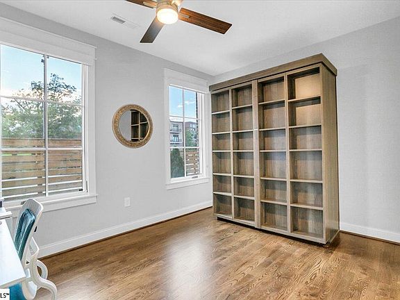 4th image of 16 Park Edge Ct