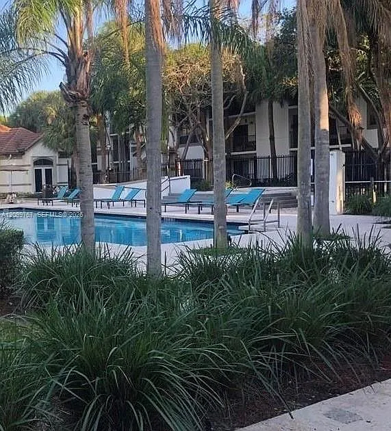 Hollywood Parc Condominiu — Photo 1