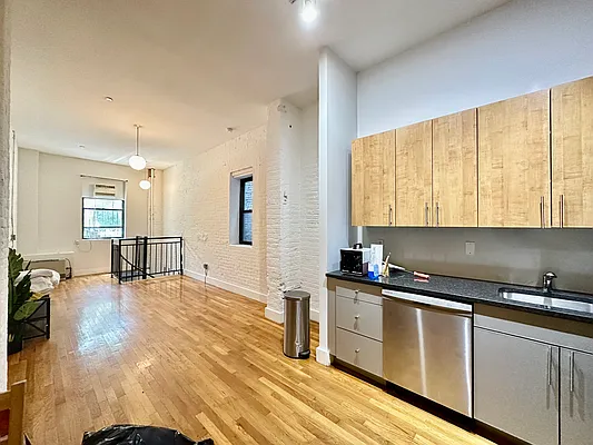 Rented by eRealty Advisors USA Inc | media 26