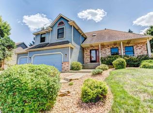 2550 Valley View Ave E, Maplewood, MN 55119