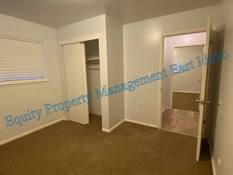 1070 McKinley Ave — Photo 5