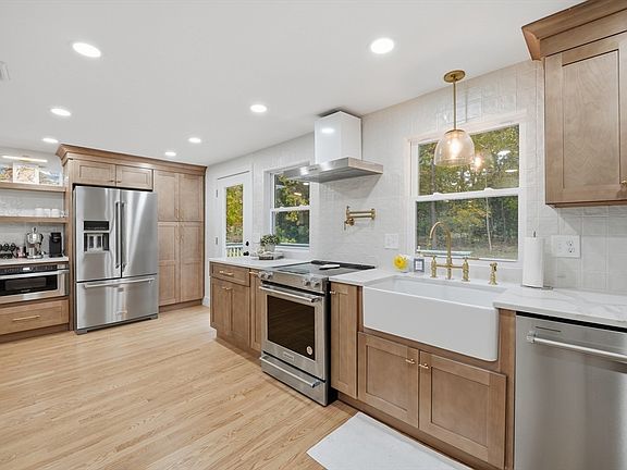 5th image of 162 Joseph Ave