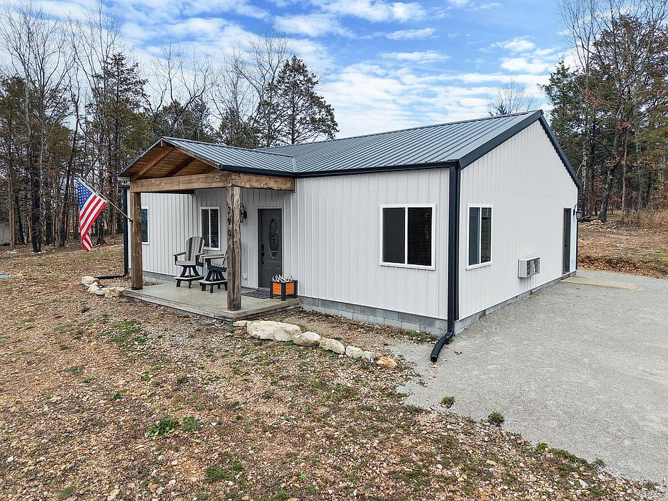 1st image of 290 Mockingbird Lane