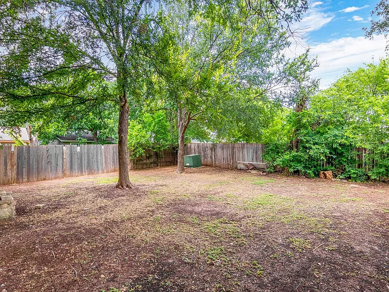 5915 Cliff Trail Dr — Photo 23