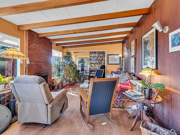 5th image of 5209 Benton Pl