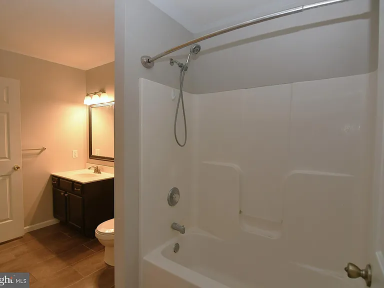 2521 Emerald Ln — Photo 7