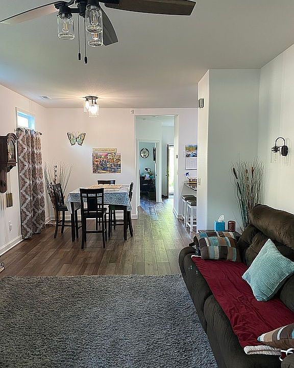 1st image of 33 Gardens View Dr