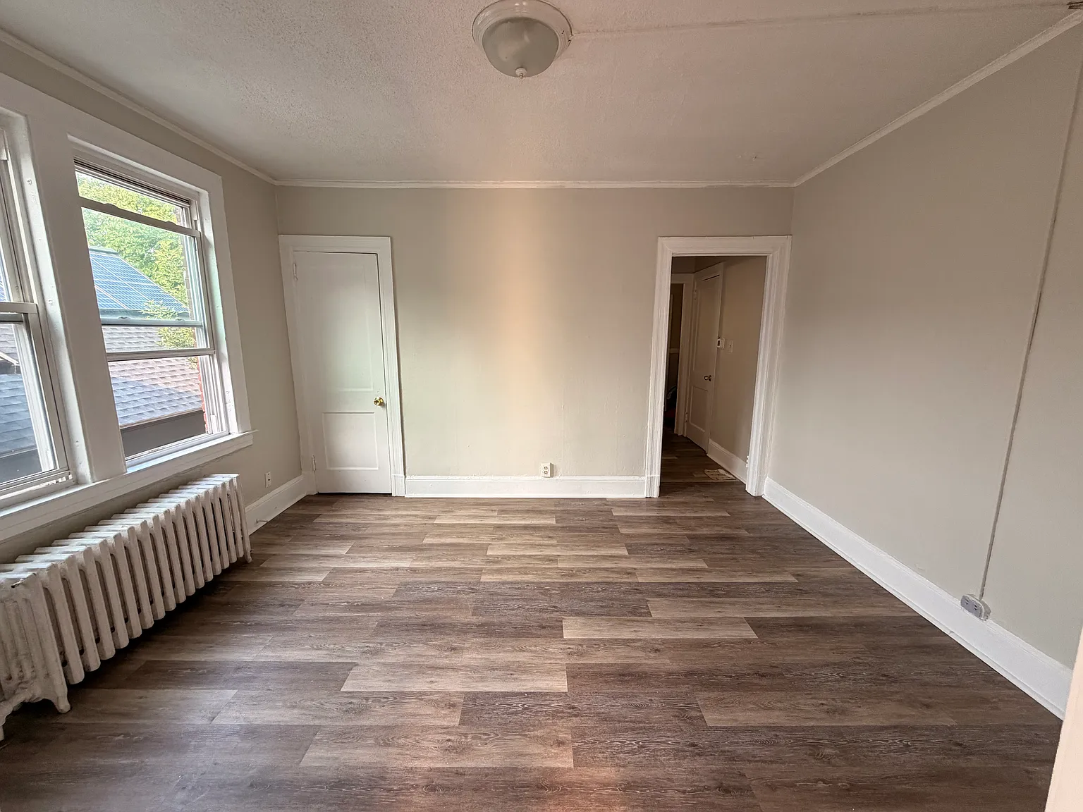 3 bed, $1,400 — Photo 3
