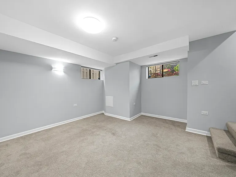 2644 N Wayne Ave #E — Photo 11