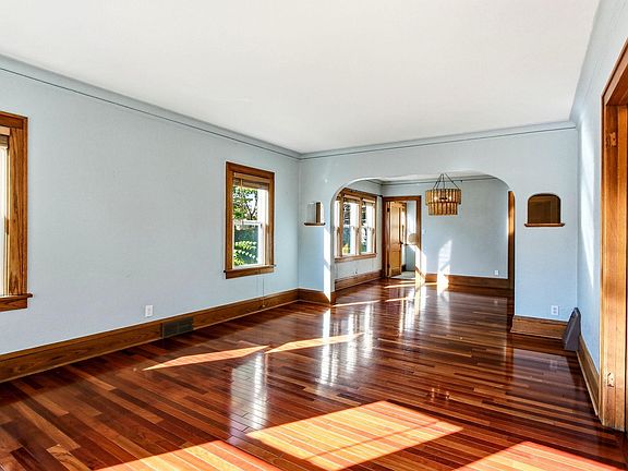 5th image of 1327 Thomas Ave