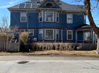 67 Cliff St, Yarmouth, NS B5A3J1