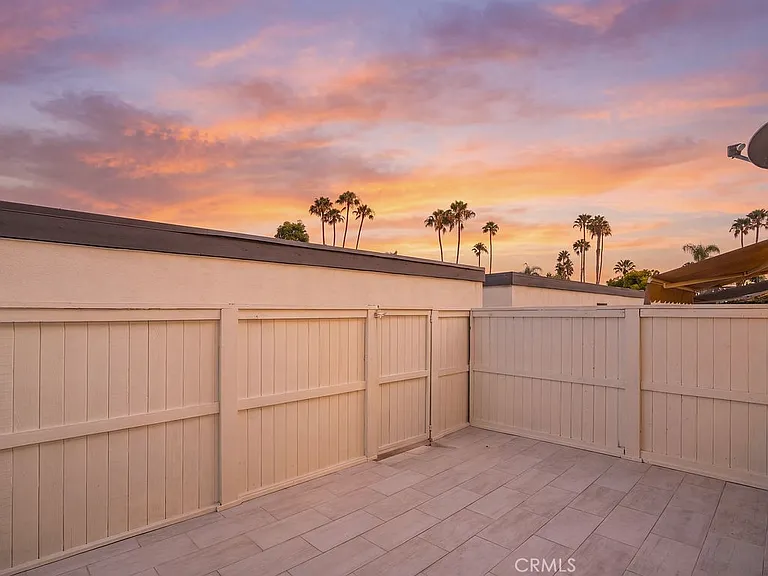 1088 Buckingham Ln — Photo 32