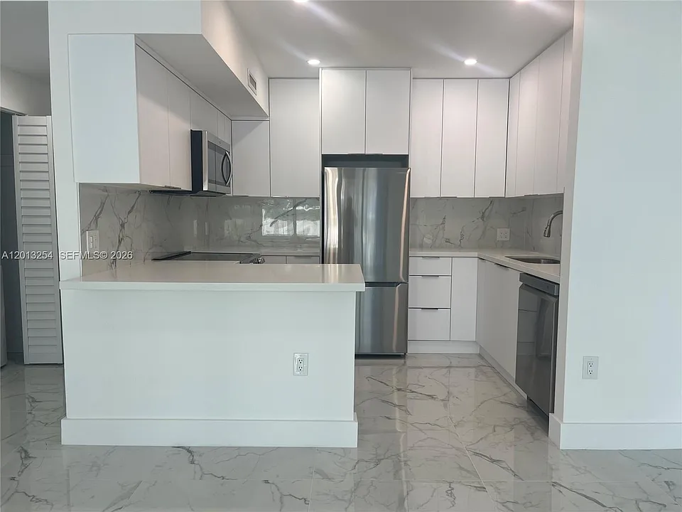 3505 S Ocean Dr #210