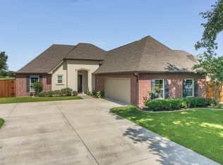 102 Terrace Oak Ln, Broussard, LA 70518