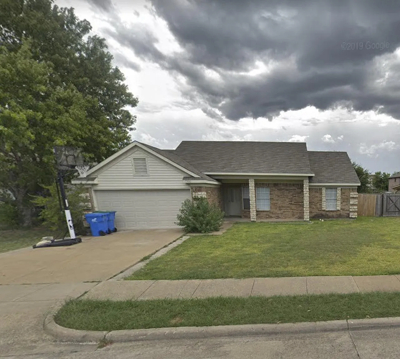 3 bed, 2.0 bath, 1399 sqft, $2,000 — Photo 1