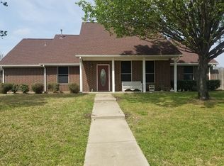 1001 Treys Ct, Sanger, TX 76266