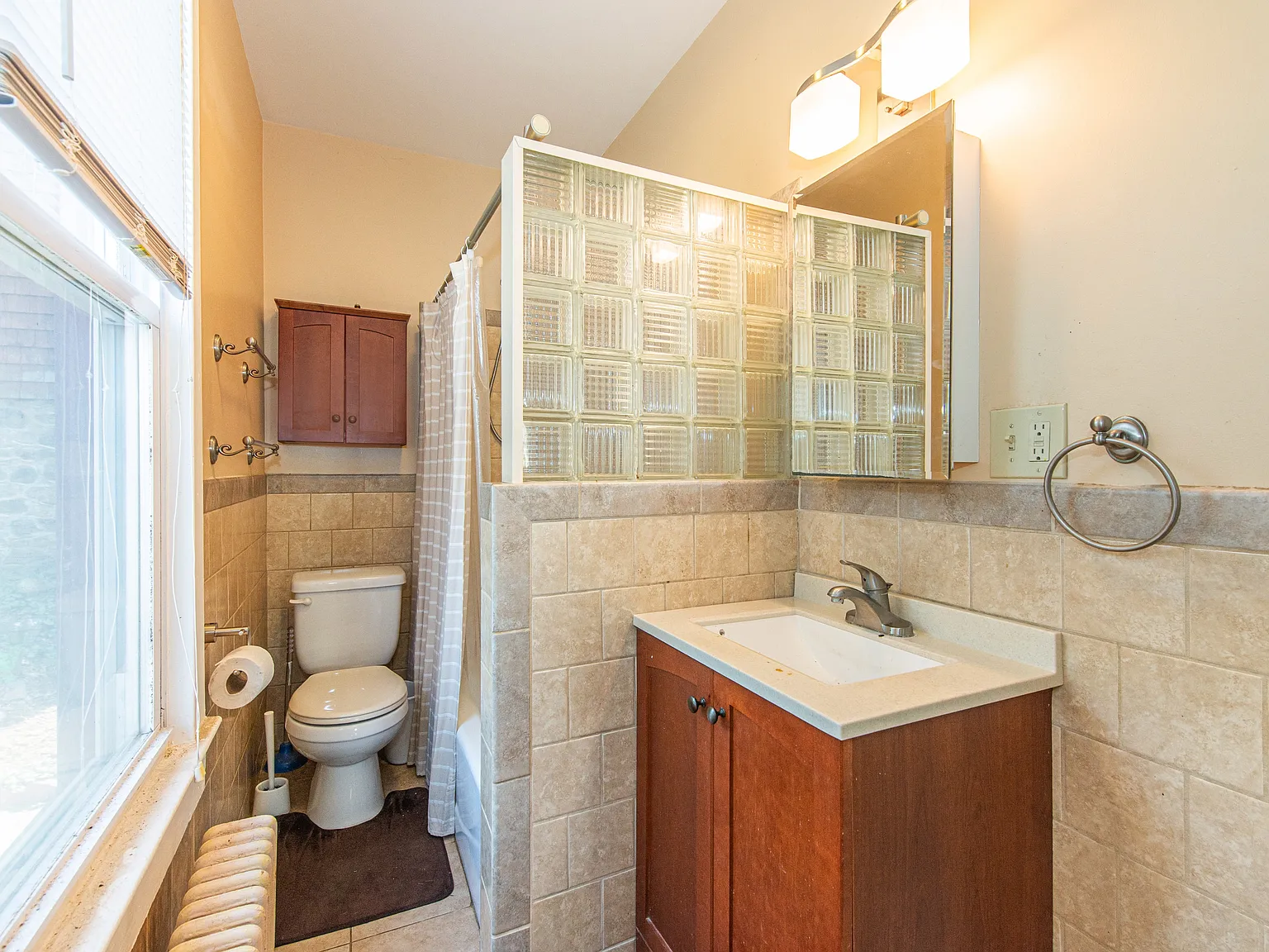 2 bed, 896 sqft, $2,750 — Photo 3