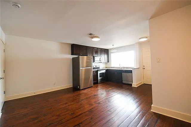 3 bed, 2.0 bath, 1050 sqft, $1,450 — Photo 4