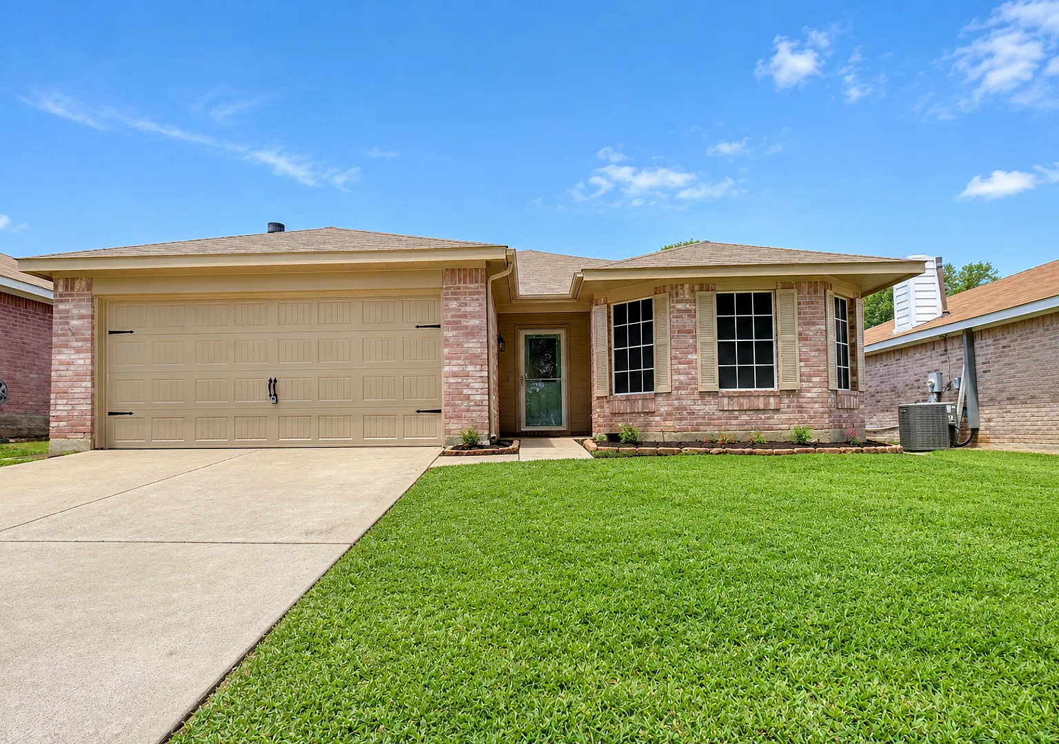 Move In Special Very Nice And Updated Home — Photo 1