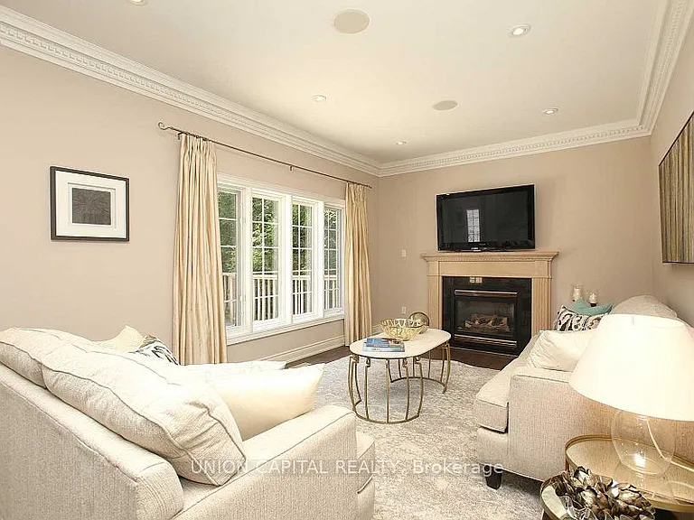 75 Langtry Pl — Photo 9