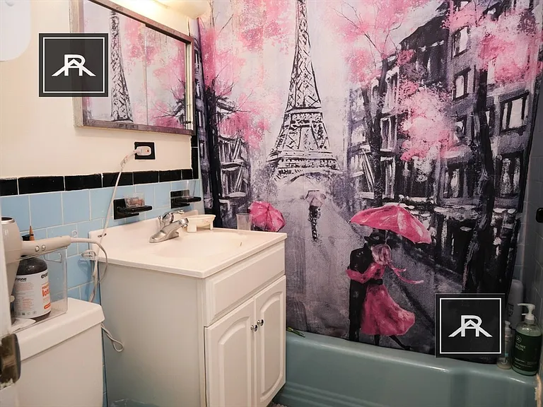 219 Kent St #1 — Photo 4