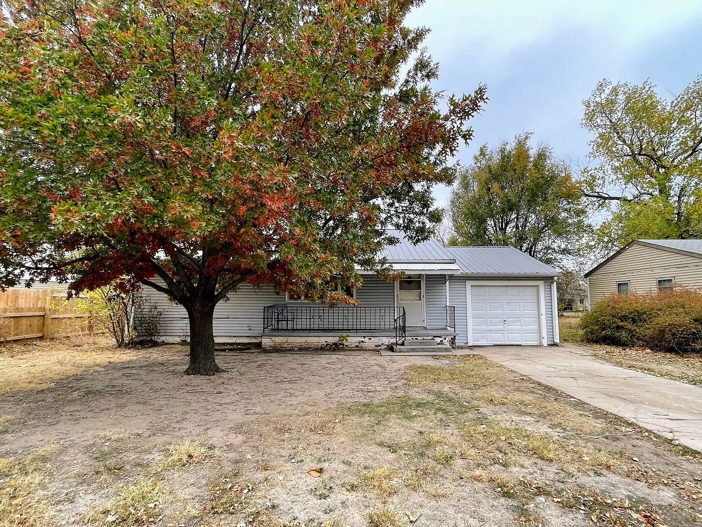 3 bedroom 1 bath w/full unfinished basement — Photo 2