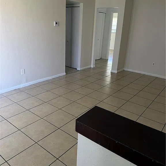 709 SE 46th Ter #14 — Photo 3