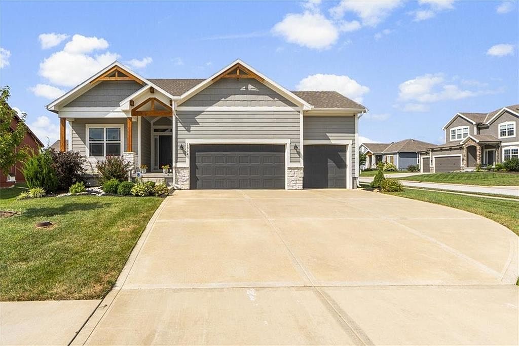 1512 SW Arbor Valley Dr, Lees Summit, MO 64082 | Zillow
