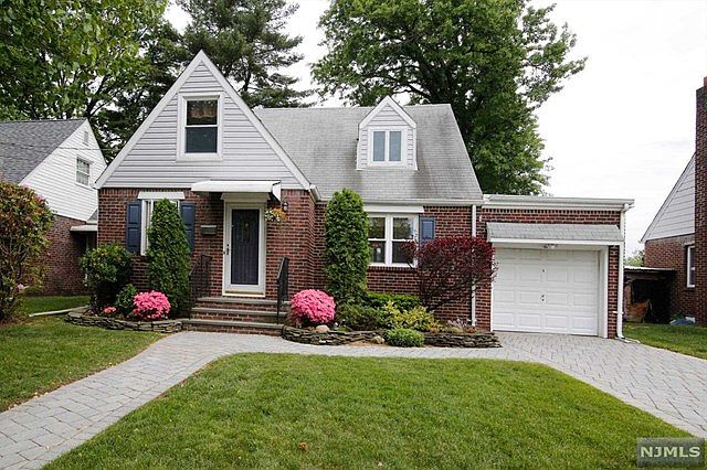 1st image of 242 Linden Pl