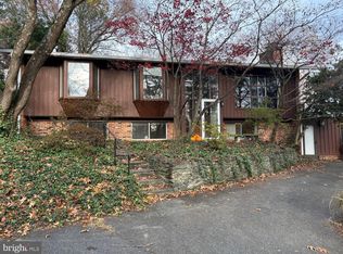 6418 Bannockburn Dr, Bethesda, MD 20817