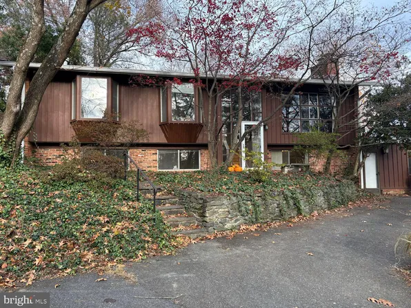 6418 Bannockburn Dr, Bethesda, MD 20817