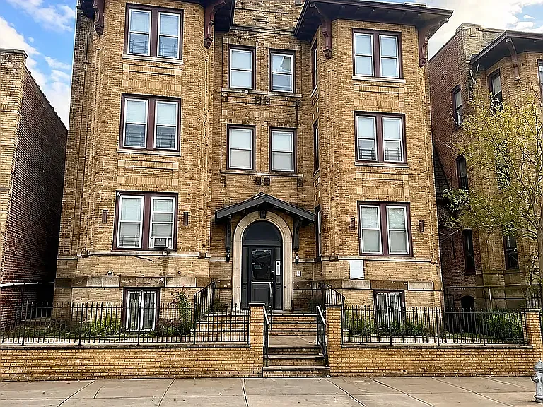 2 bed, $1,850 — Photo 4