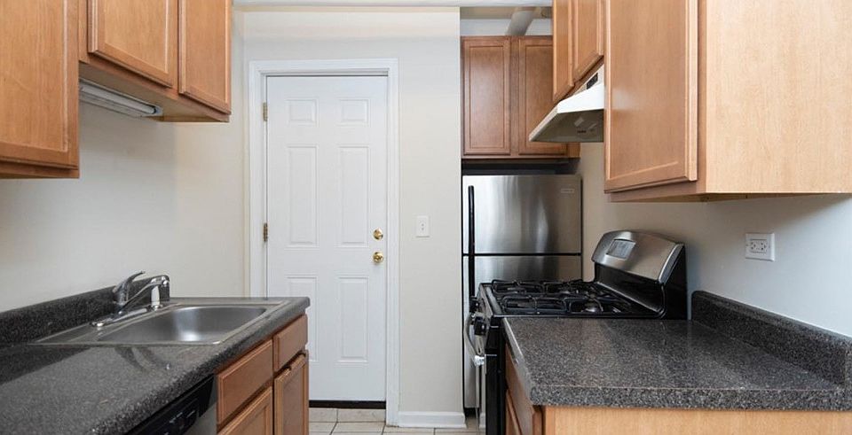 1st image of 1249-55 W Henderson St #1253G