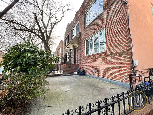 Rented by Realty 2000 Corp | media 28