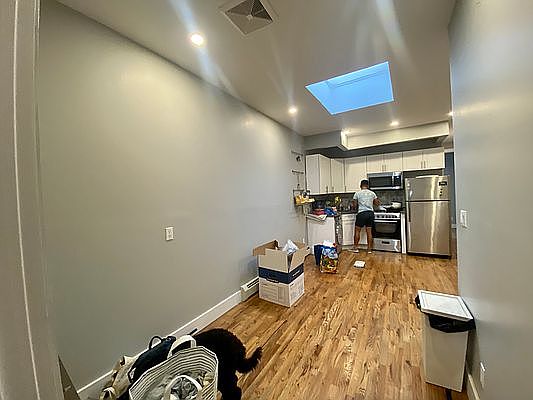 3rd image of 347 Chauncey St APT 2R