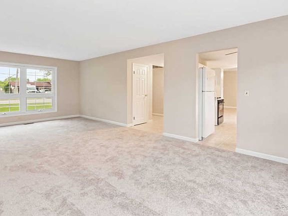 5th image of 569 Hillcrest Blvd