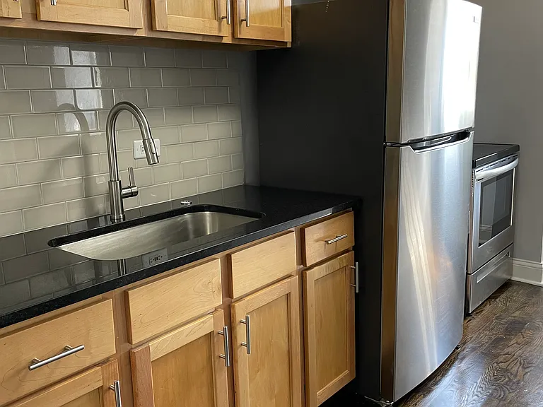 916 W Fullerton Ave #3 — Photo 3