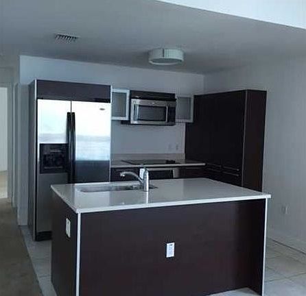 3rd image of 1900 N Bayshore Dr APT 1610