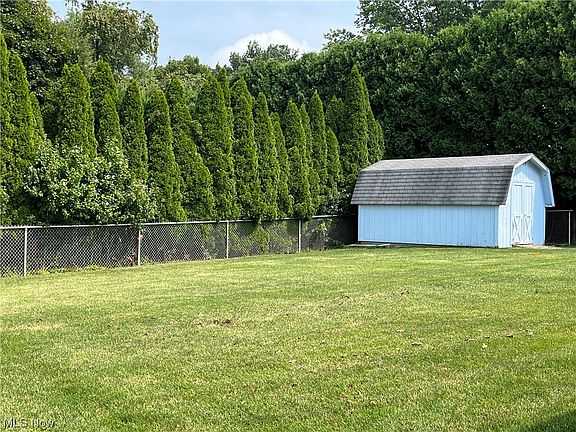 5th image of 224 Stanton Dr