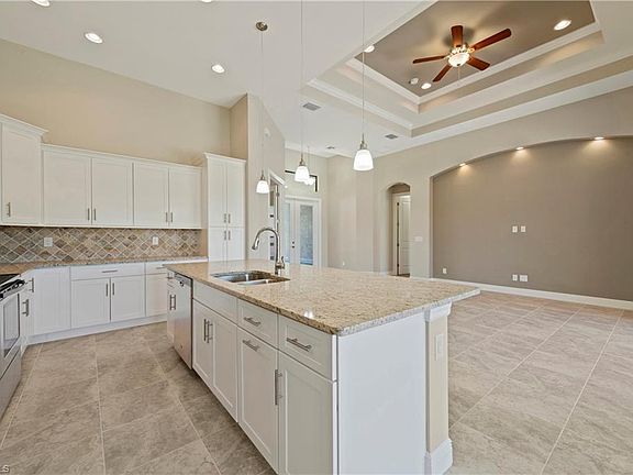 4th image of 2718 SW 47th Ter